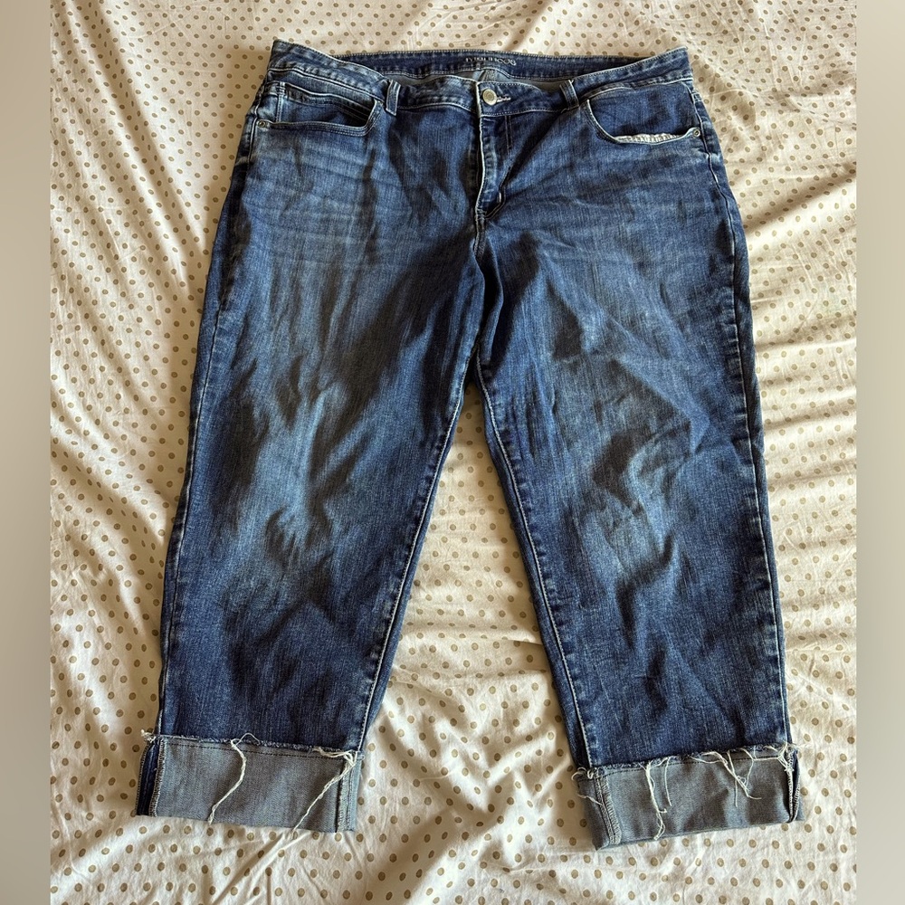 Maurice’s frayed hem cropped jeans. Size 22